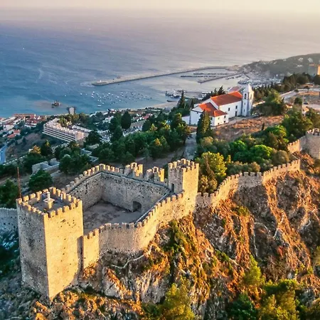 Garden Bbq & Walk To 10min-sesimbra