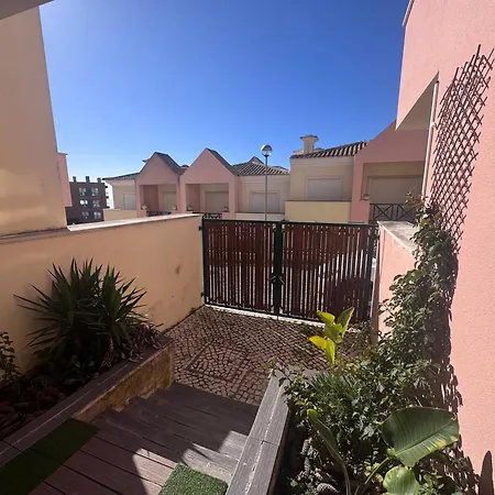 Garden Bbq & Walk To 10min-sesimbra