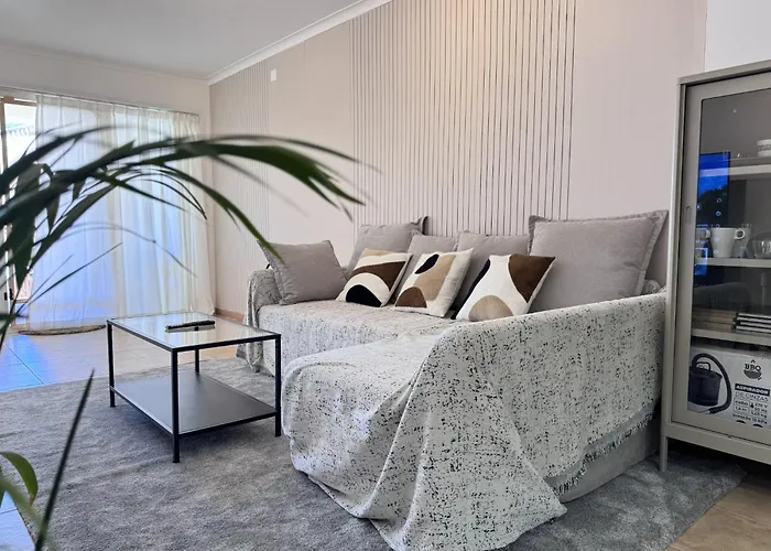 Apartment Garden Bbq & Walk To 10min-sesimbra *
