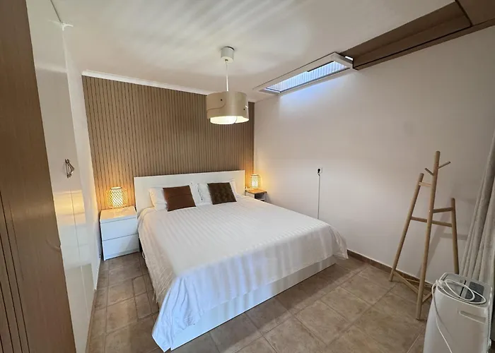 Apartment Garden Bbq & Walk To 10min-sesimbra *