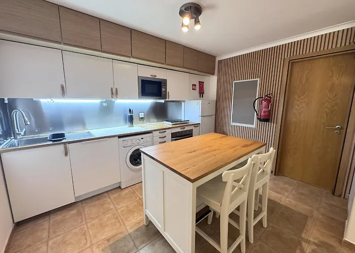 Apartment Garden Bbq & Walk To 10min-sesimbra
