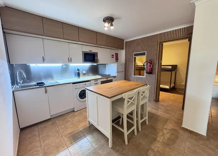 Garden Bbq & Walk To 10min-sesimbra Apartment