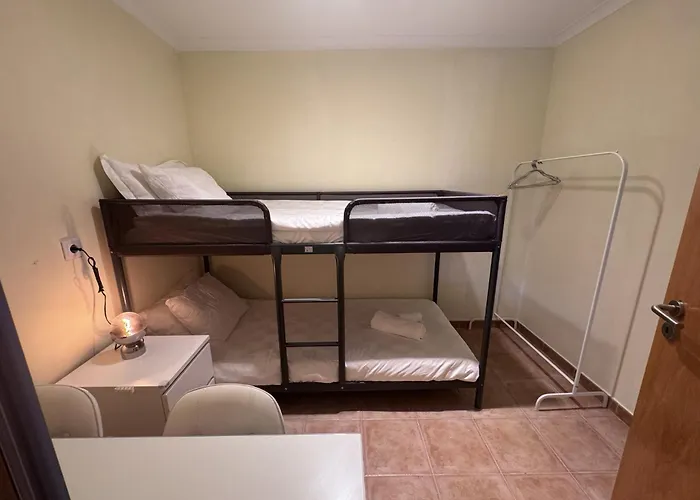 Apartment Garden Bbq & Walk To 10min-sesimbra