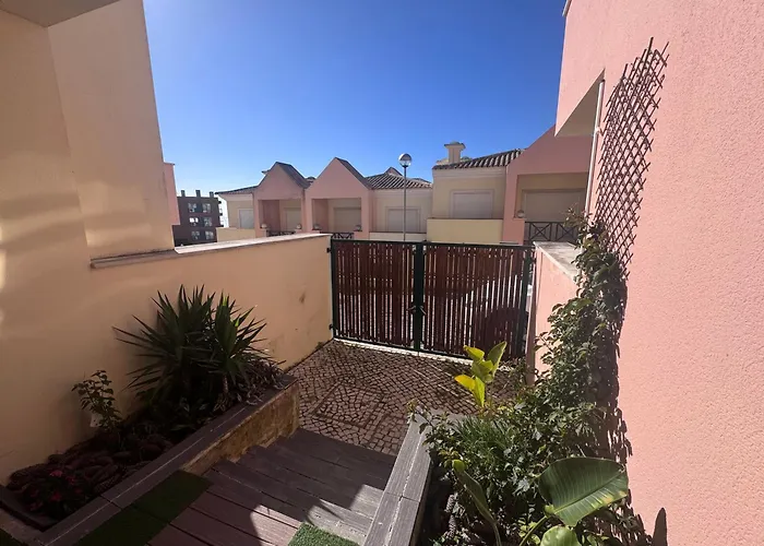 Garden Bbq & Walk To 10min-sesimbra