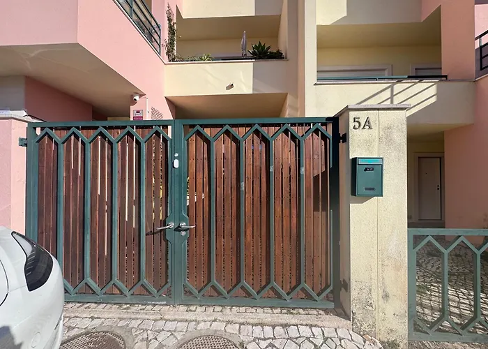 Garden Bbq & Walk To 10min-sesimbra Apartment *