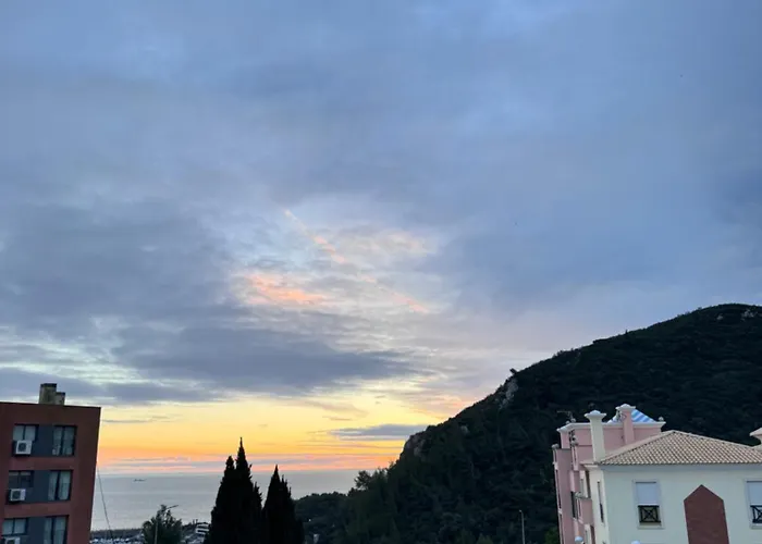 Apartment Garden Bbq & Walk To 10min-sesimbra *