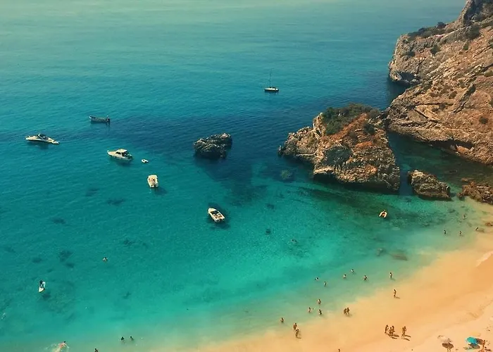 Apartment Garden Bbq & Walk To 10min-sesimbra