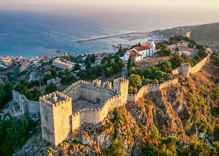 Garden Bbq & Walk To 10min-sesimbra